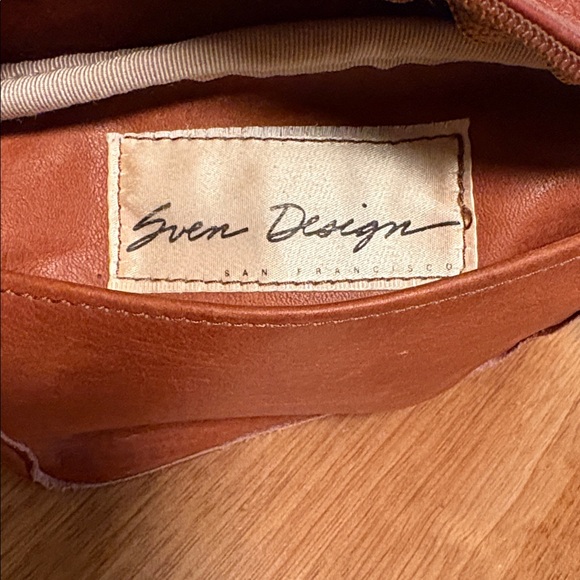 Sven USA Small Leather Sling Bag - Picture 12 of 12